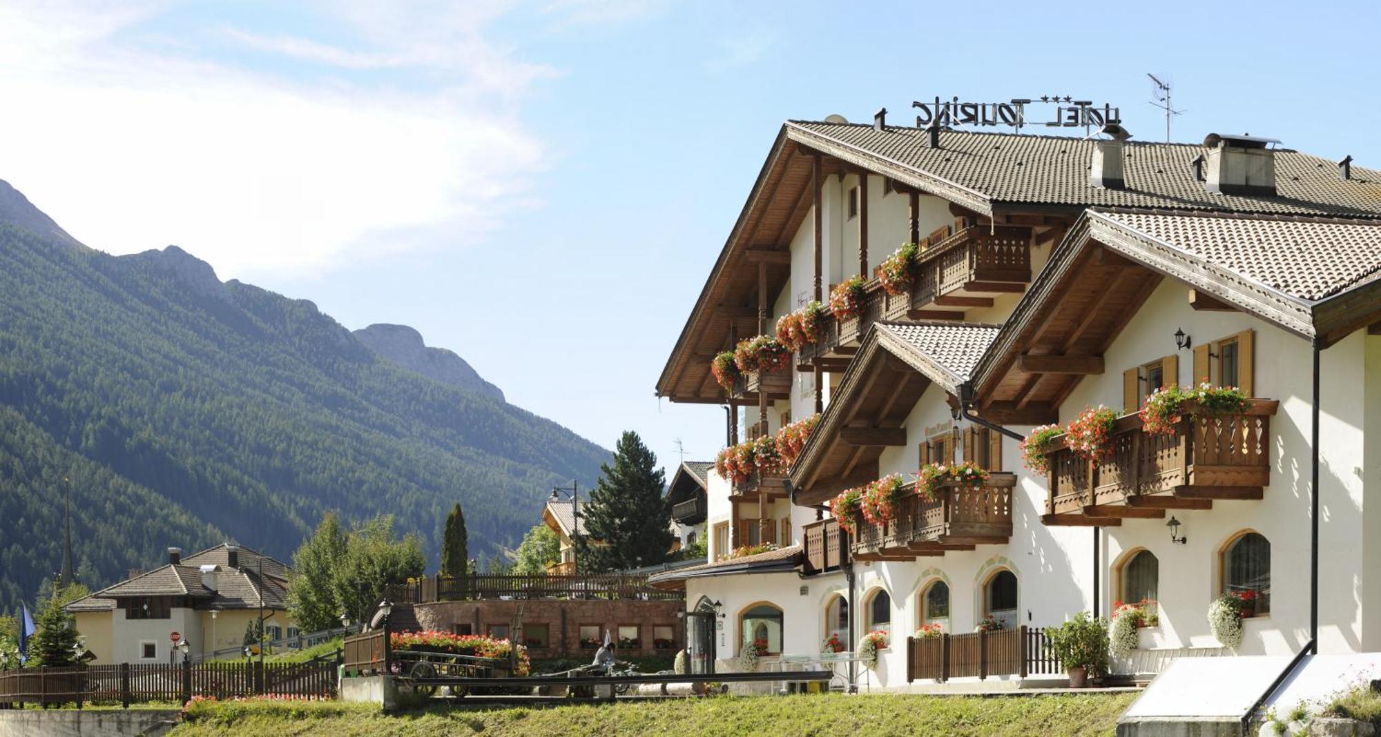 Alpine Touring Hotel-Petfriendly Pozza di Fassa Exterior foto