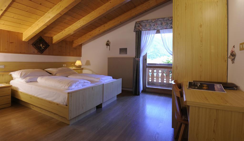 Alpine Touring Hotel-Petfriendly Pozza di Fassa Exterior foto